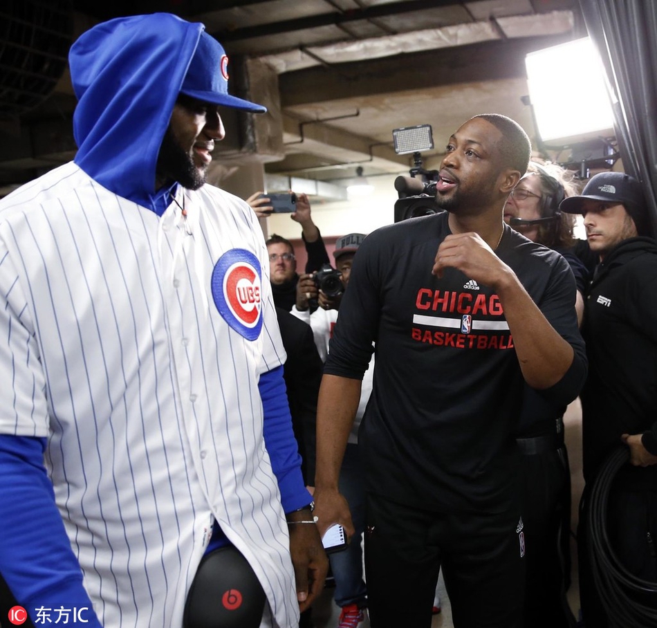 回顾詹韦赛场基情瞬间