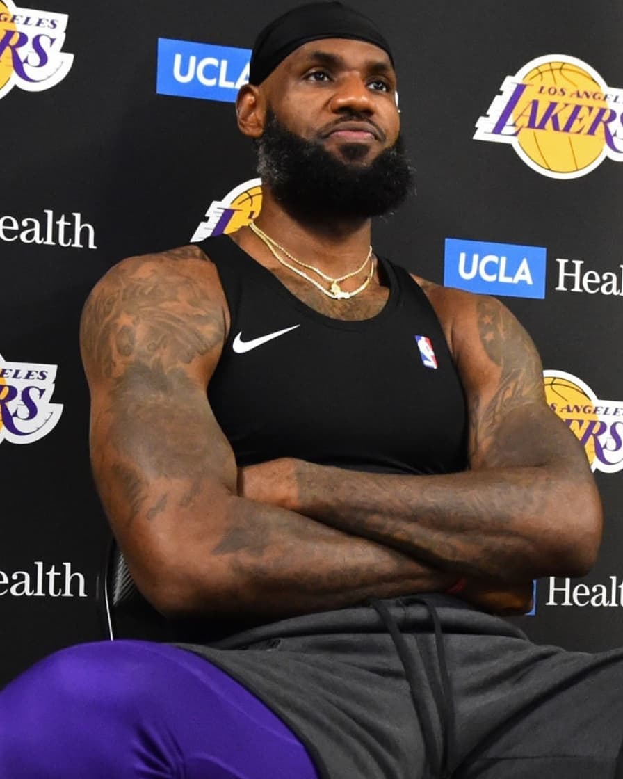 湖人高燃训练酷照放送！老汉詹姆斯大秀完美身材！