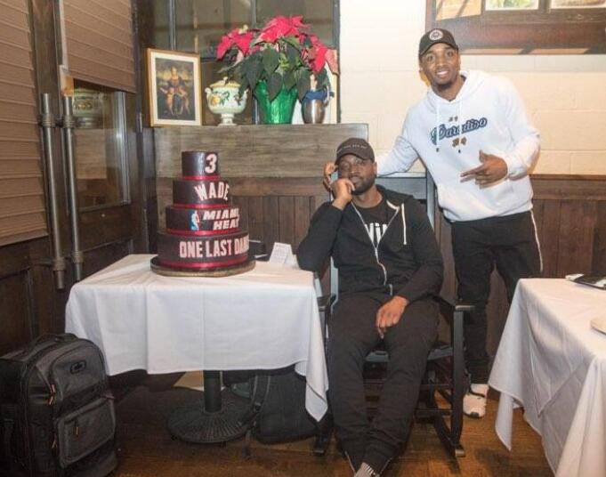 米切尔送韦德的礼物有点骚