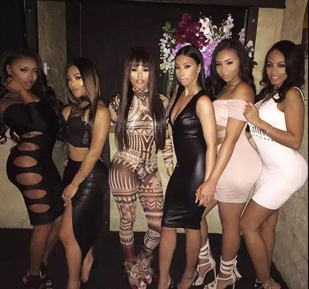 车里和6大网红狂欢！私人派对美女如云！路威让宅男恨疯了