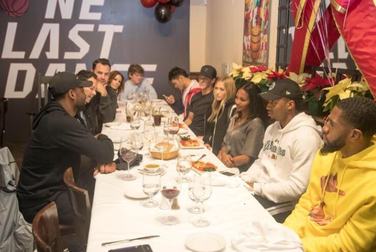 米切尔送韦德的礼物有点骚