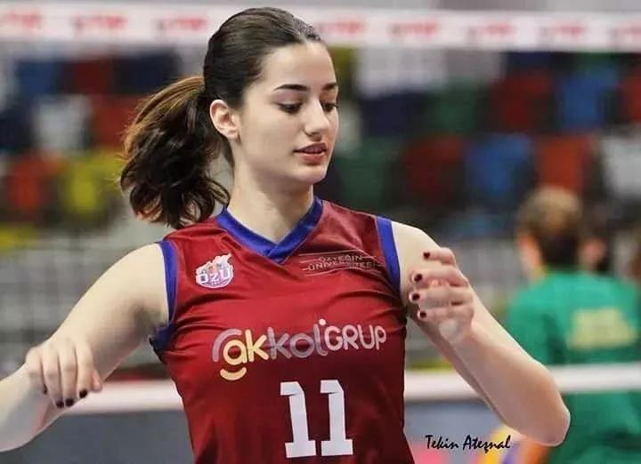 勒夫头回输在颜值！这对漫画里走出来的NBA情侣 简直是男女通吃！