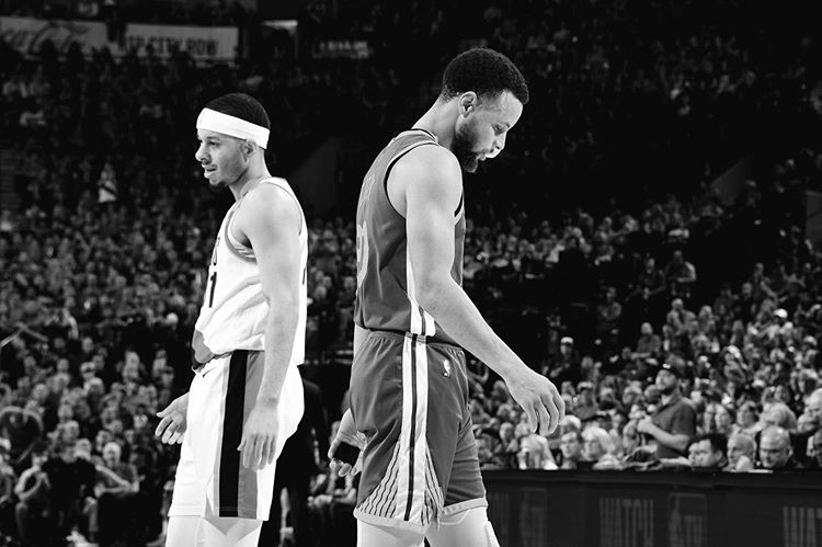 NBA的皇室！库里兄弟晒家族合影 来找找有多少球星