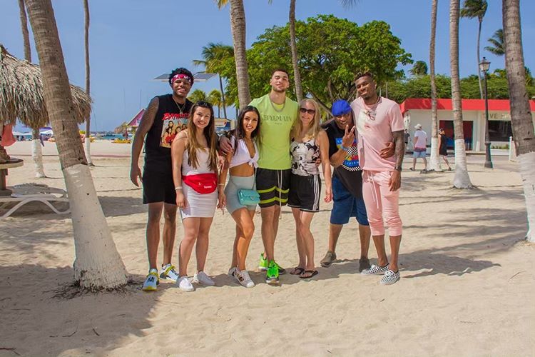 一股清流！有钱有颜的当红小生6年来零绯闻 美艳女友让他变痴情男