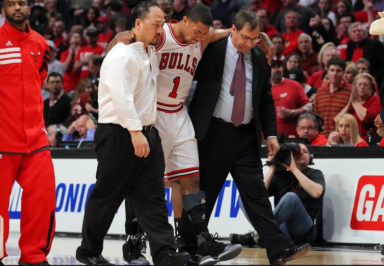 NBA道德绑架的故事：卡特不退役有罪！新星夸一句麦蒂被科蜜围剿