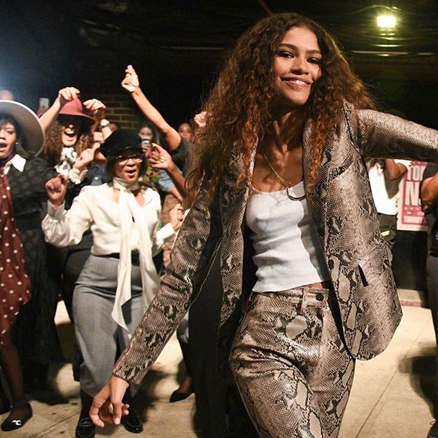 NBA花边新贵！蜘蛛侠都想撩的长腿女神 粉丝是米切尔的30倍