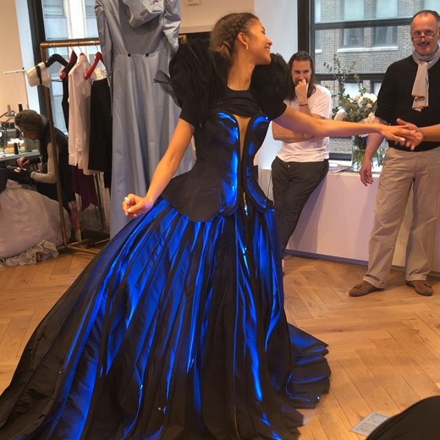 NBA花边新贵！蜘蛛侠都想撩的长腿女神 粉丝是米切尔的30倍