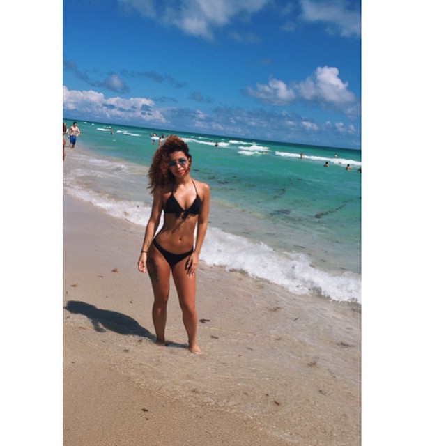 慢巴成功生儿子！孩他妈洋娃娃的脸+野性身材 四舍五入是中国媳妇