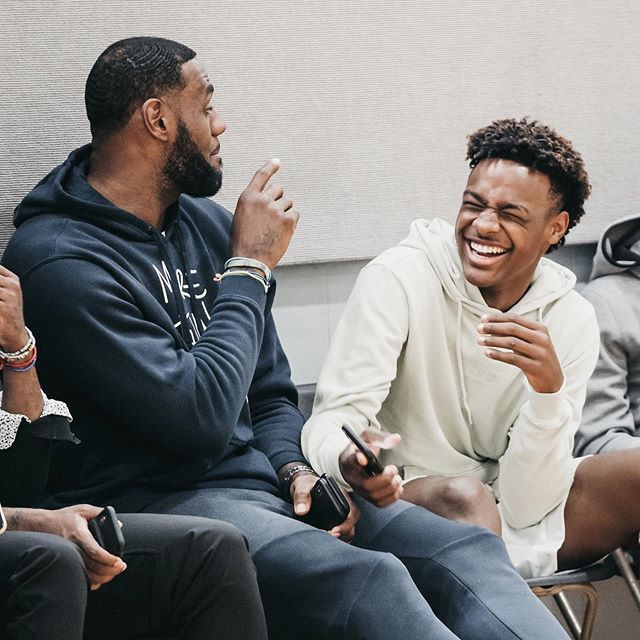 詹姆斯晒出布朗尼多张童年照 祝大儿子16岁生日快乐