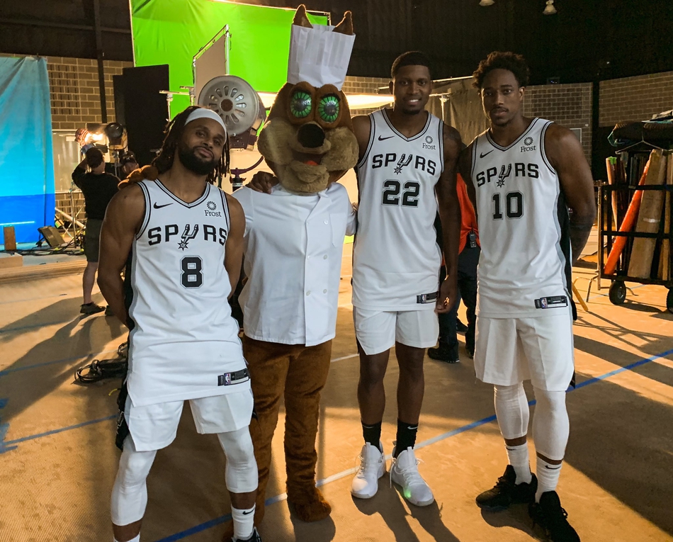 又是一年沙雕广告!马刺球迷笑着笑着就哭了