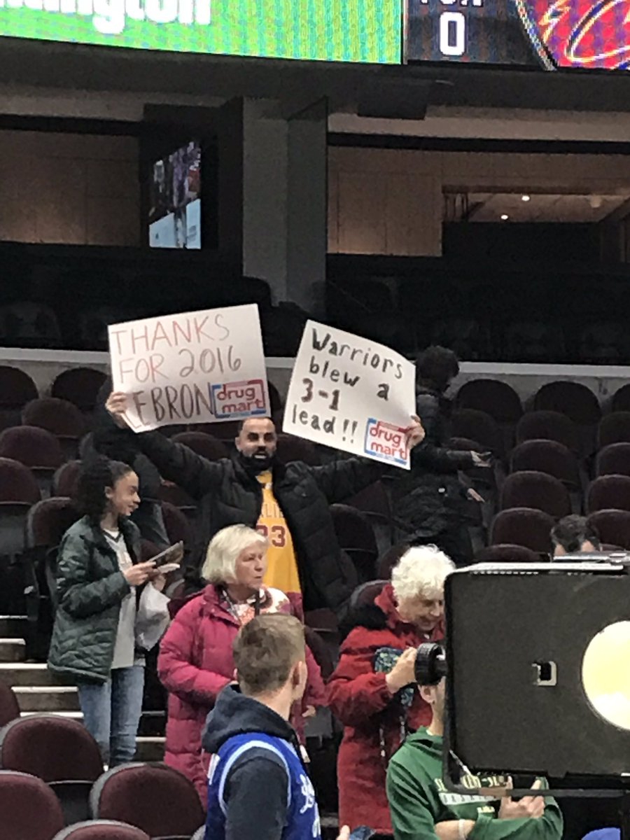 球迷感谢詹姆斯为骑士带来冠军