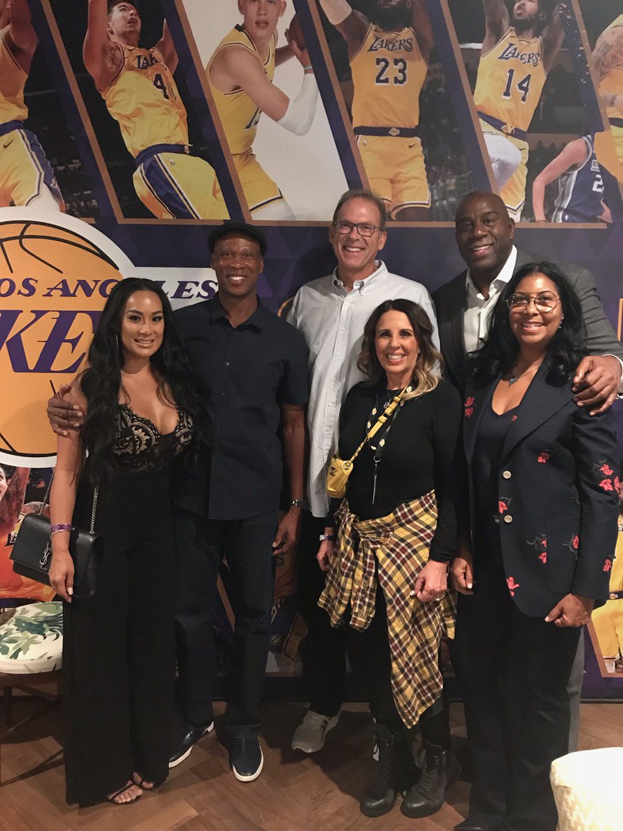 深度|湖人影子老板曾是老巴斯的小姨子 詹姆斯也视她为领导