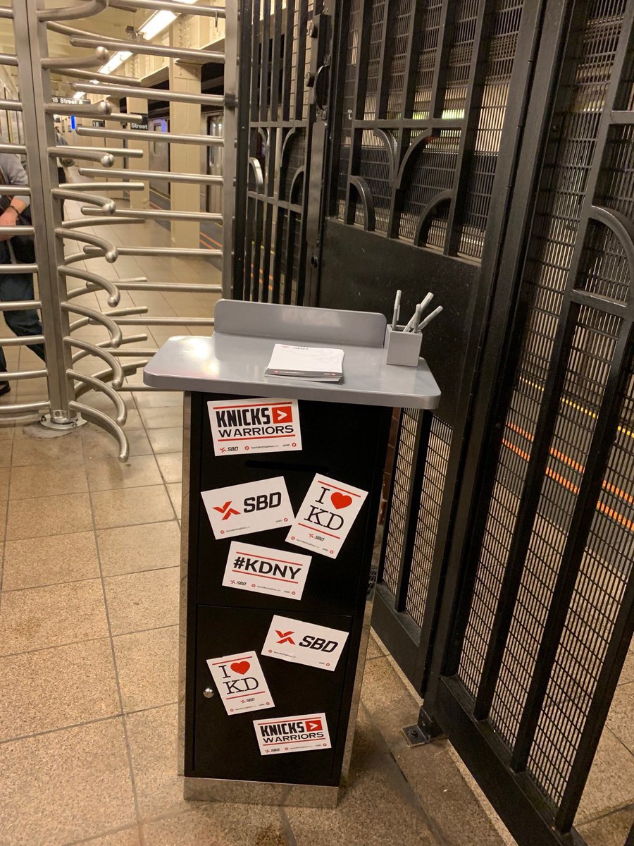 纽约街头出现很多小广告！他们上次这么干就被杜兰特打脸了