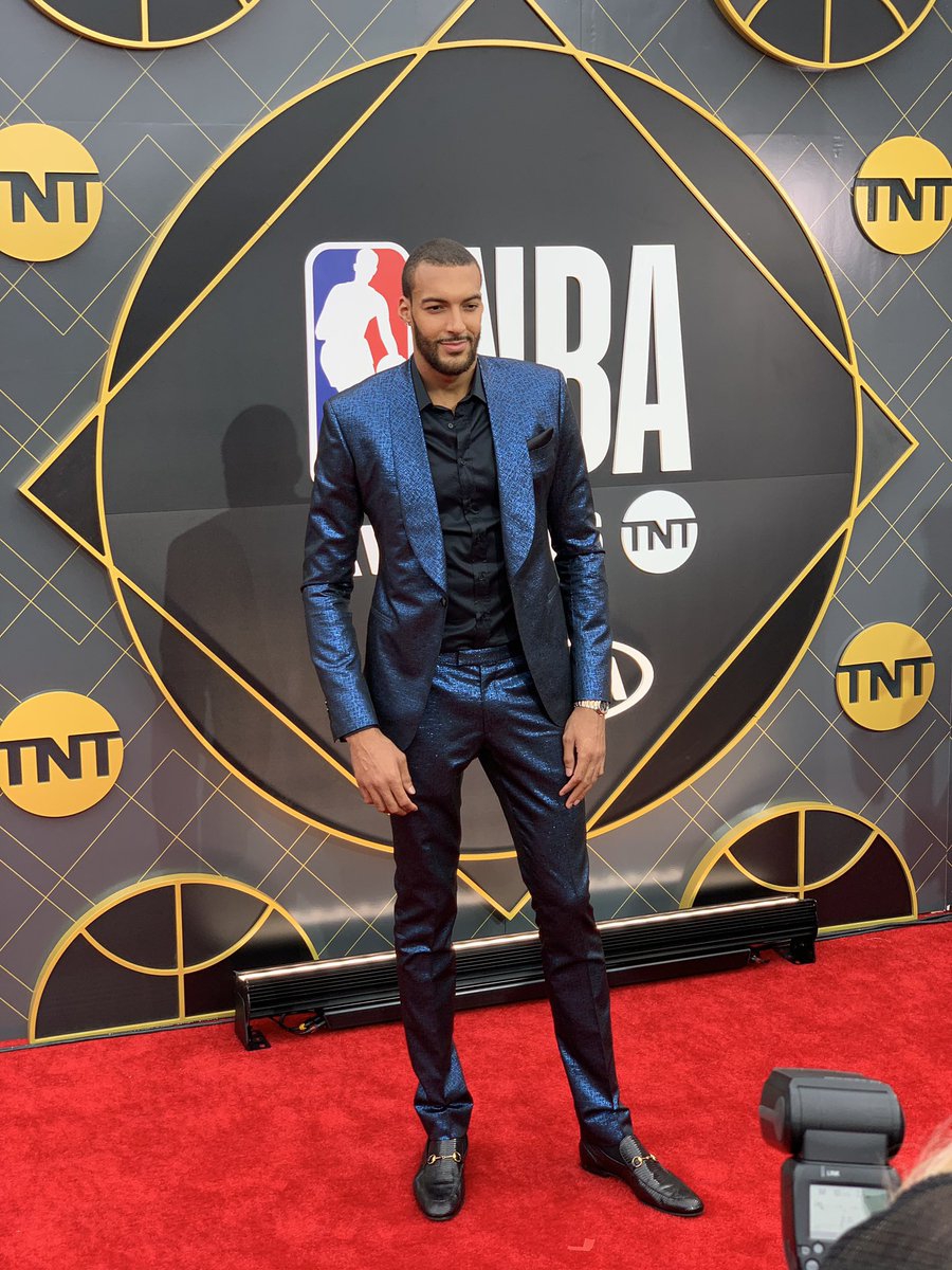 群星盛装出席NBA年度颁奖典礼 神盾局局长为黑白双雄颁奖