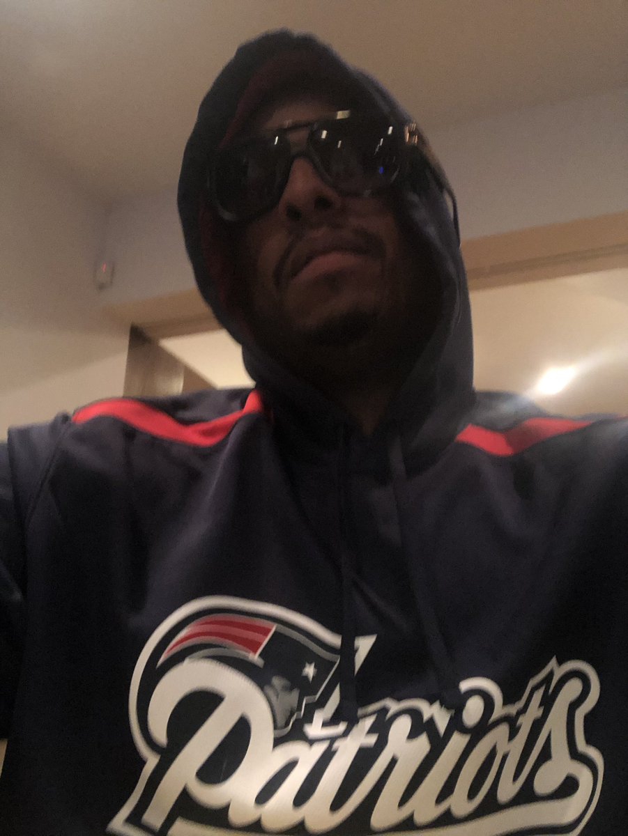 皮尔斯一贯的痞帅风格