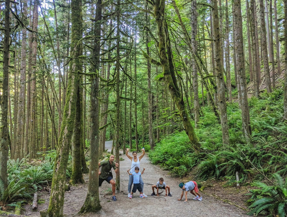 38、他喜欢亲近大自然