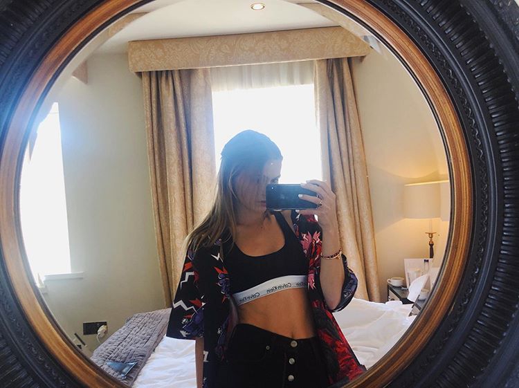 字母哥少东家的最新性感写真！NBA头号白富美 18岁征服上万网友