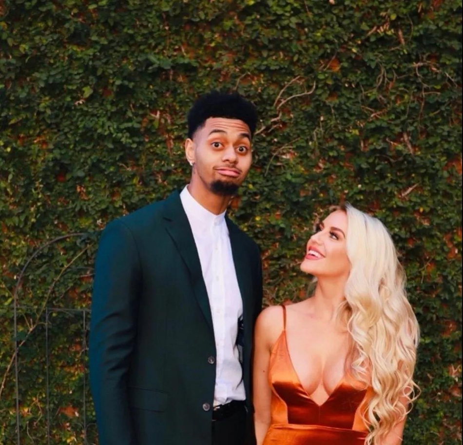 球员不能和拉拉队谈恋爱？为了把前东家的女神追到手 2K之王拼了