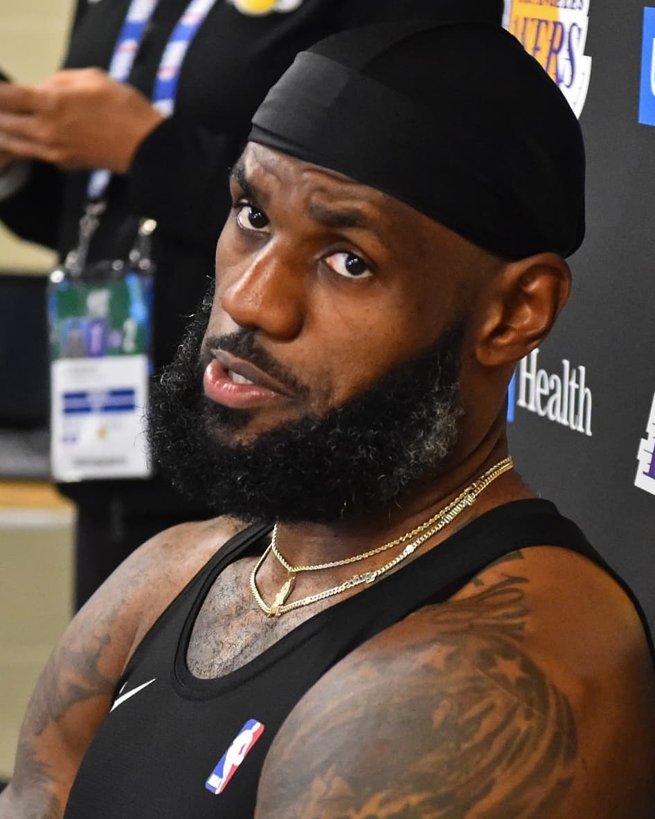 湖人高燃训练酷照放送！老汉詹姆斯大秀完美身材！