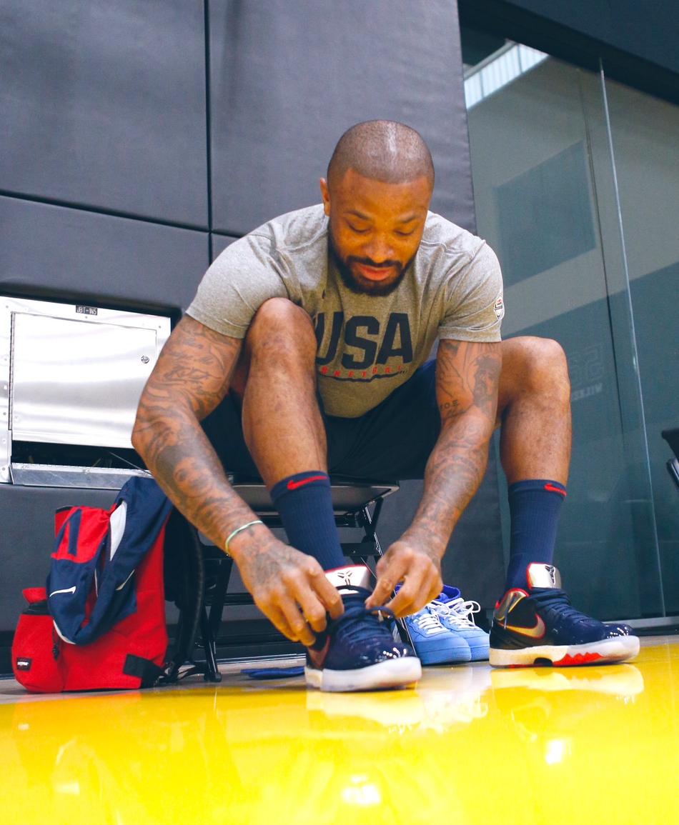 美国男篮征用湖人训练馆 NBA鞋王到了国家队依旧让人馋哭了