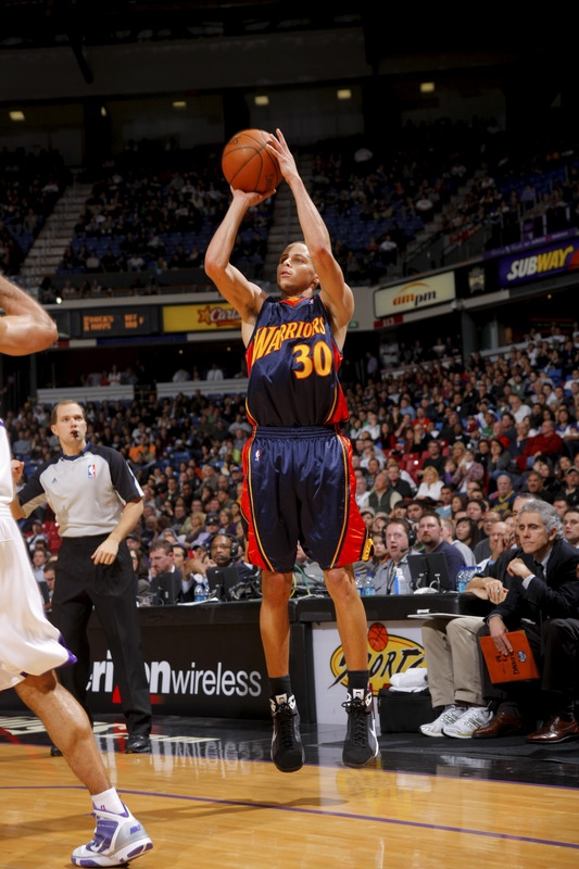 3、2009―2010赛季库里 166个