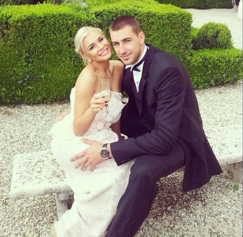 6年！白嫩鲜肉变大胡子糙汉 他媳妇却留住了青春容颜和S+身材