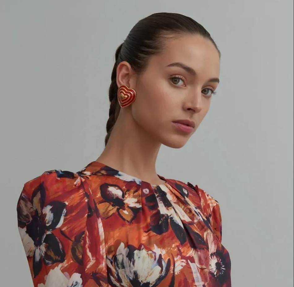 这是亲兄妹？哥哥入选NBA最丑球员 妹妹是顶级超模与赌王儿媳同台