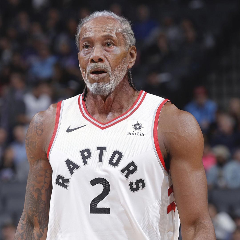 风靡NBA的变老挑战！白胡子老詹依旧霸气 一人撞脸波波维奇