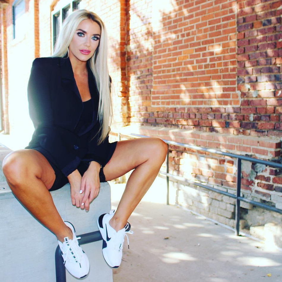 球员不能和拉拉队谈恋爱？为了把前东家的女神追到手 2K之王拼了