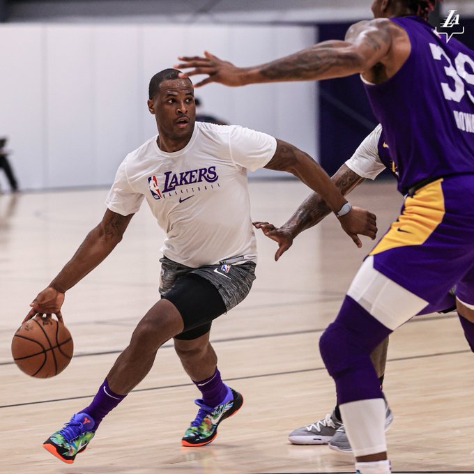 湖人高燃训练酷照放送！老汉詹姆斯大秀完美身材！