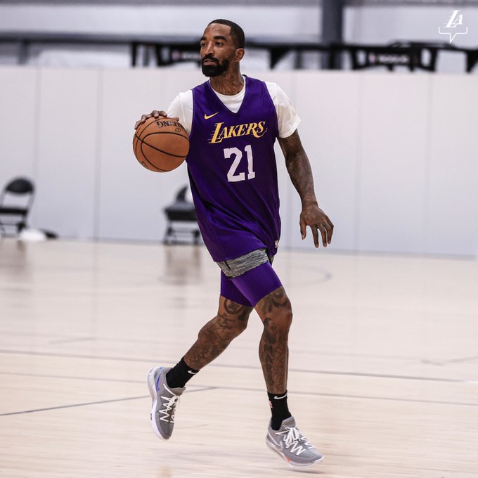 湖人高燃训练酷照放送！老汉詹姆斯大秀完美身材！