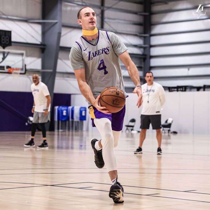 湖人高燃训练酷照放送！老汉詹姆斯大秀完美身材！