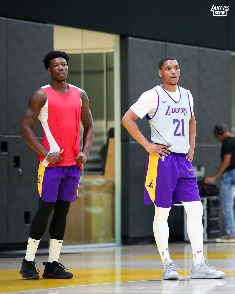 詹姆斯打控卫浓眉哥打中锋！湖人为新赛季关键球试验阵容