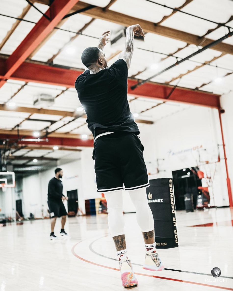 操练起来！湖人球员回归球馆开始训练 詹姆斯浓眉哥齐上阵