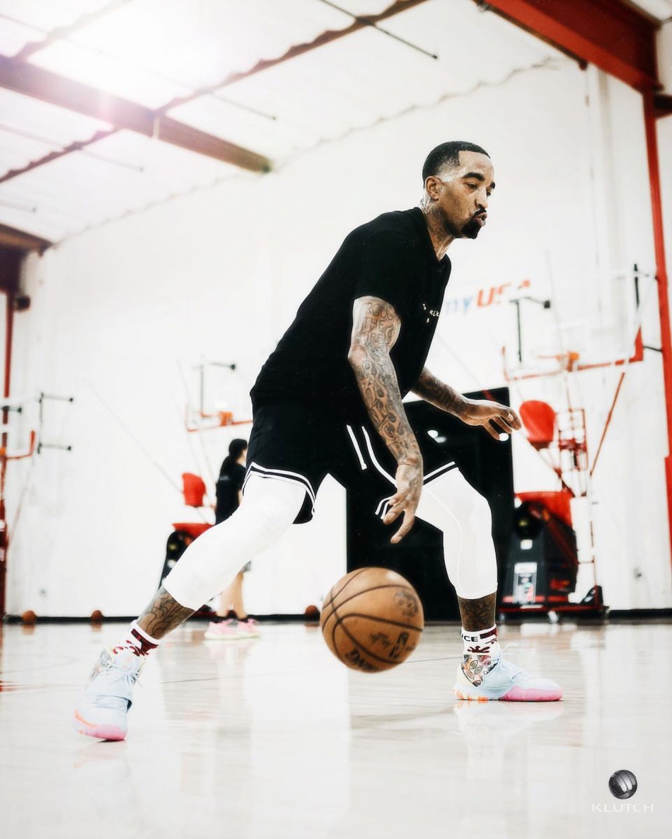 操练起来！湖人球员回归球馆开始训练 詹姆斯浓眉哥齐上阵