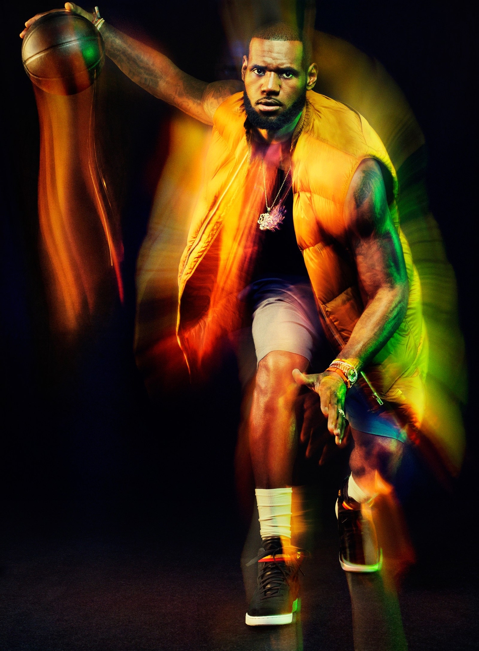 露胸秀腹肌！詹姆斯这组经典写真太霸气了