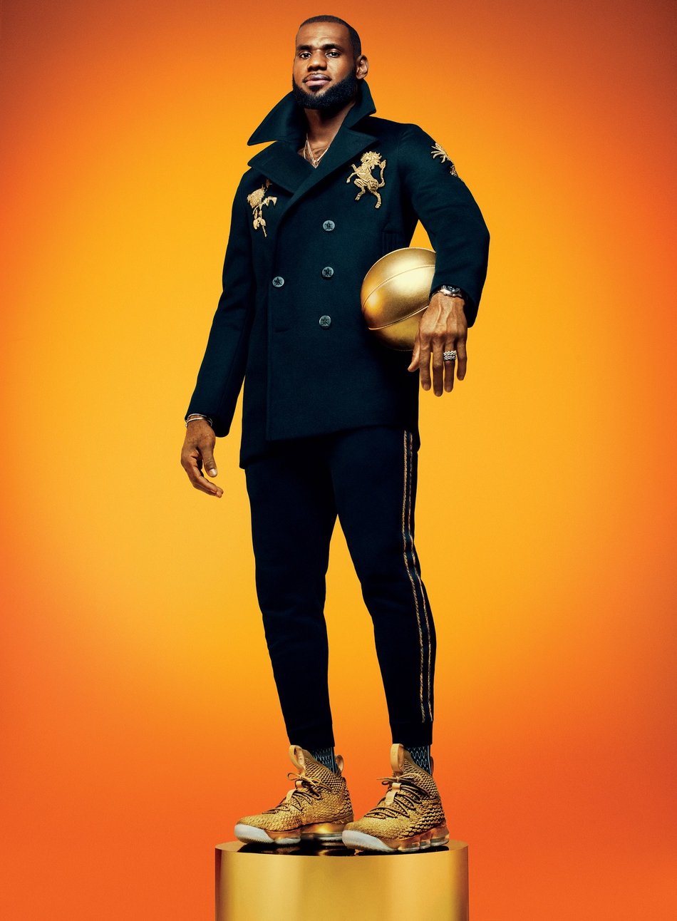 露胸秀腹肌！詹姆斯这组经典写真太霸气了