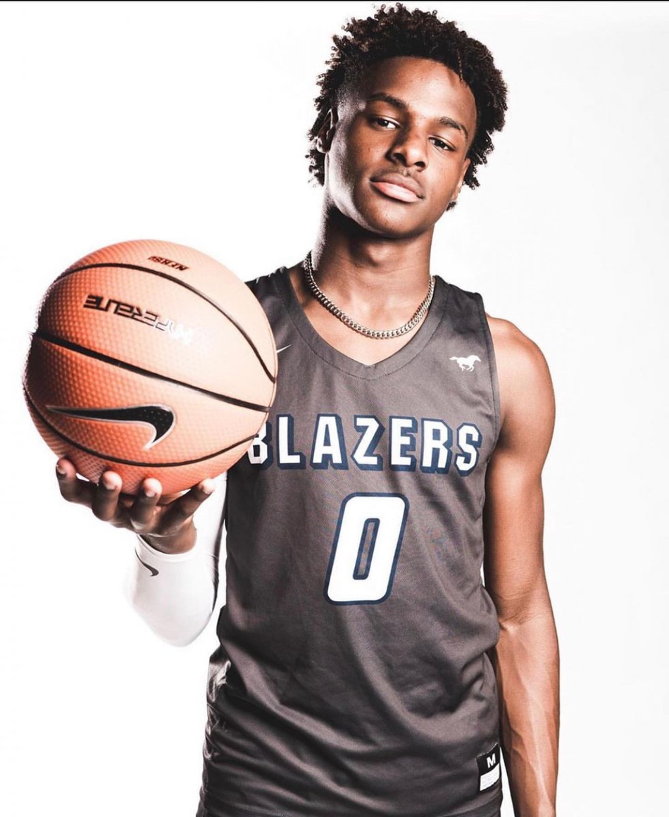 传承！詹韦儿子模仿詹韦经典pose拍写真 连眼神都一毛一样！