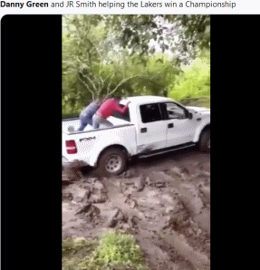 年薪千万却在总决赛8投1中！中美网友搞笑表情包疯狂吐槽铁林