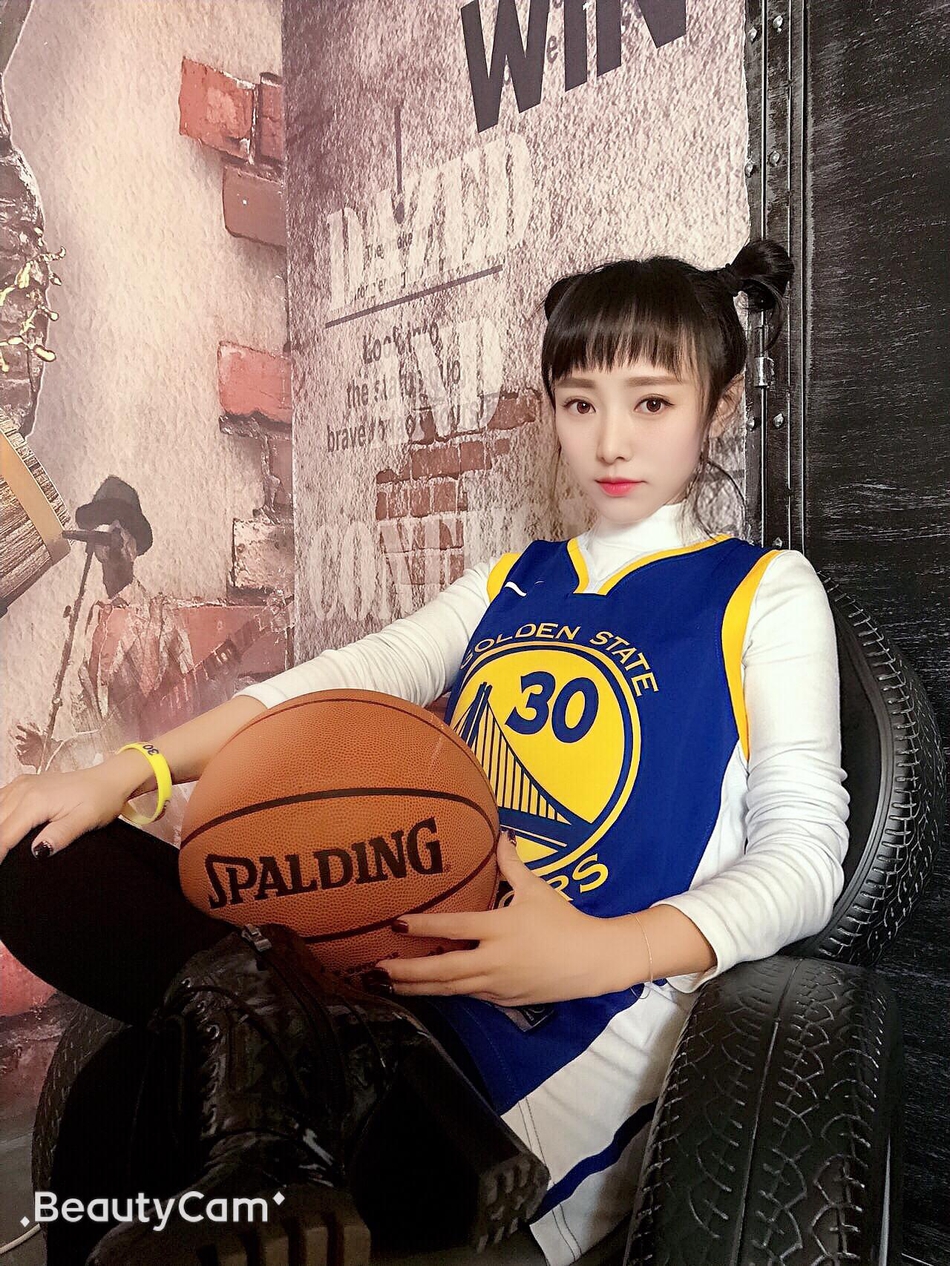 中国第一篮球宝贝钟爱库里