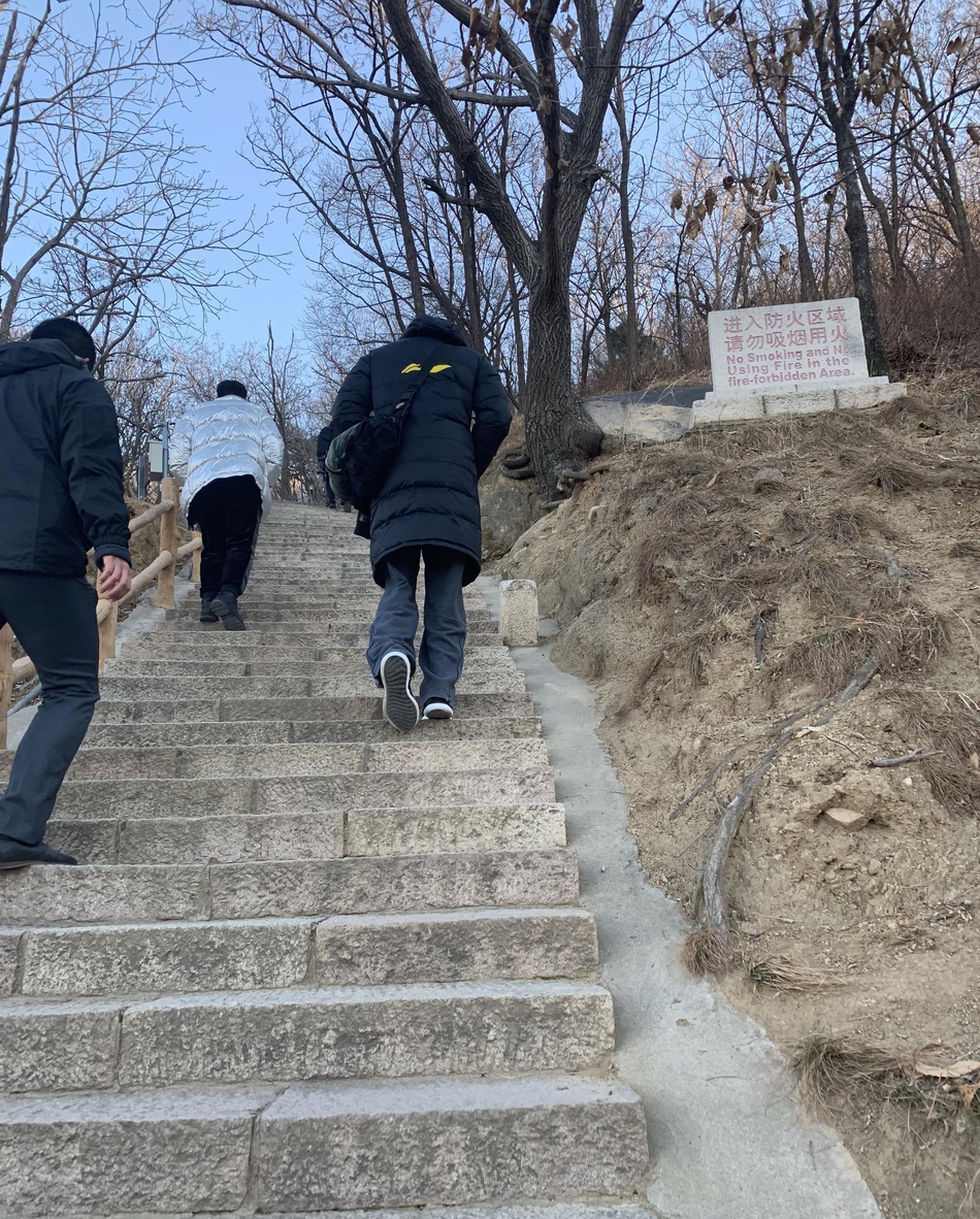 老大爷邓肯爬长城！一个细节证明他肯定没带媳妇来