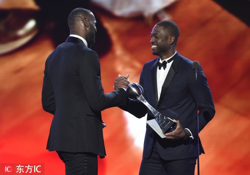 回顾詹韦赛场基情瞬间