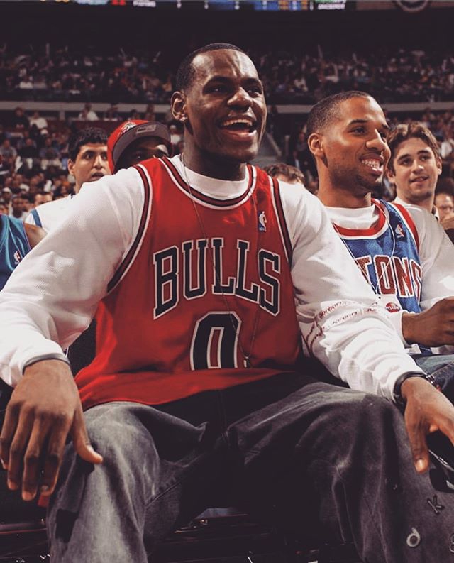 什么情况？科比詹姆斯都穿着公牛球衣！这次可不是P图！