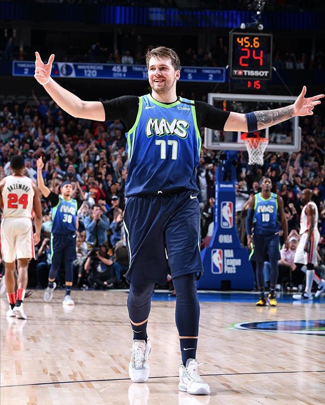 东契奇晒照回顾本赛季：打进全明星首发 绝杀快船 当面致敬科比