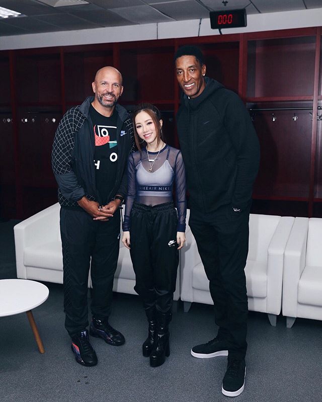 热心球迷邓紫棋+民间球手潘玮柏！为了跟易建联合影 他俩都犯规了