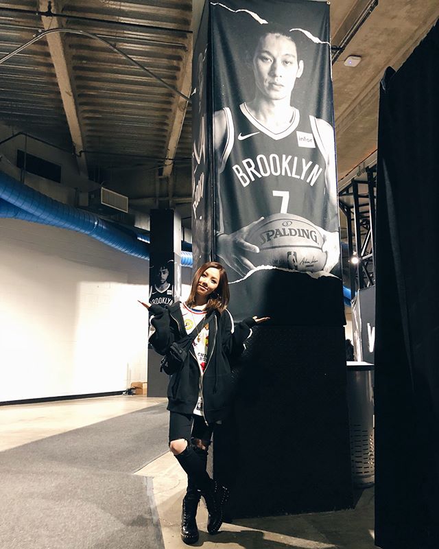 热心球迷邓紫棋+民间球手潘玮柏！为了跟易建联合影 他俩都犯规了