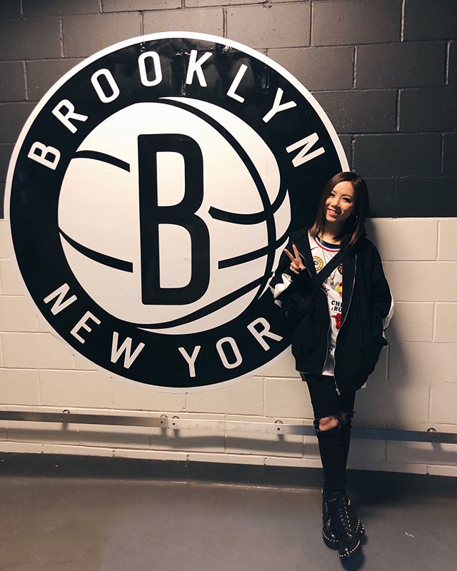 热心球迷邓紫棋+民间球手潘玮柏！为了跟易建联合影 他俩都犯规了