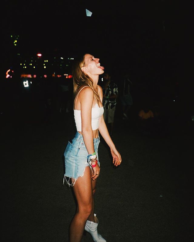 字母哥少东家的最新性感写真！NBA头号白富美 18岁征服上万网友