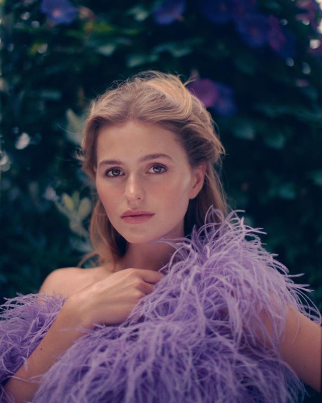 字母哥少东家的最新性感写真！NBA头号白富美 18岁征服上万网友