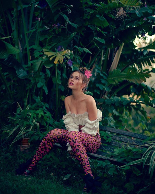 字母哥少东家的最新性感写真！NBA头号白富美 18岁征服上万网友